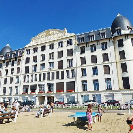 Paradis Les Pieds Sur Le Sable Trouville Palace Rom bilde
