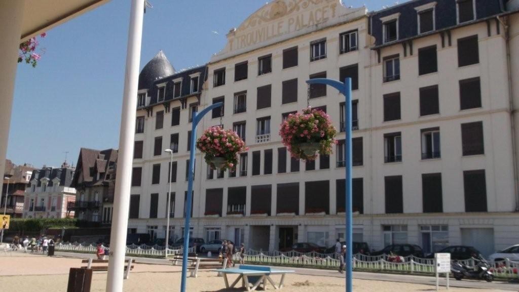 Paradis Les Pieds Sur Le Sable Trouville Palace Eksteriør bilde