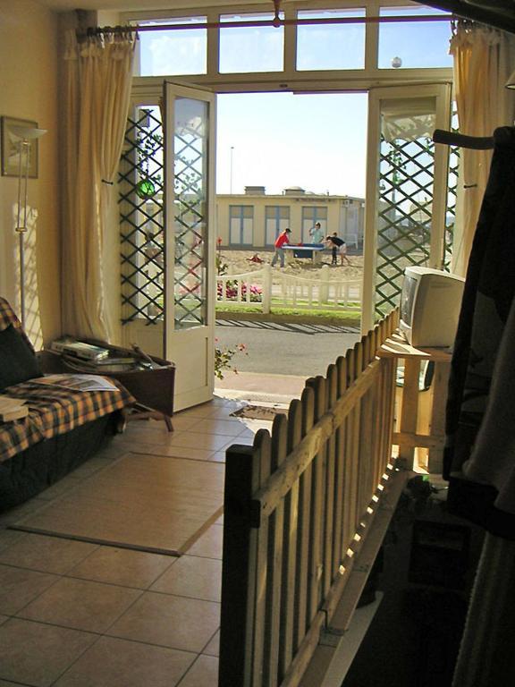 Paradis Les Pieds Sur Le Sable Trouville Palace Rom bilde