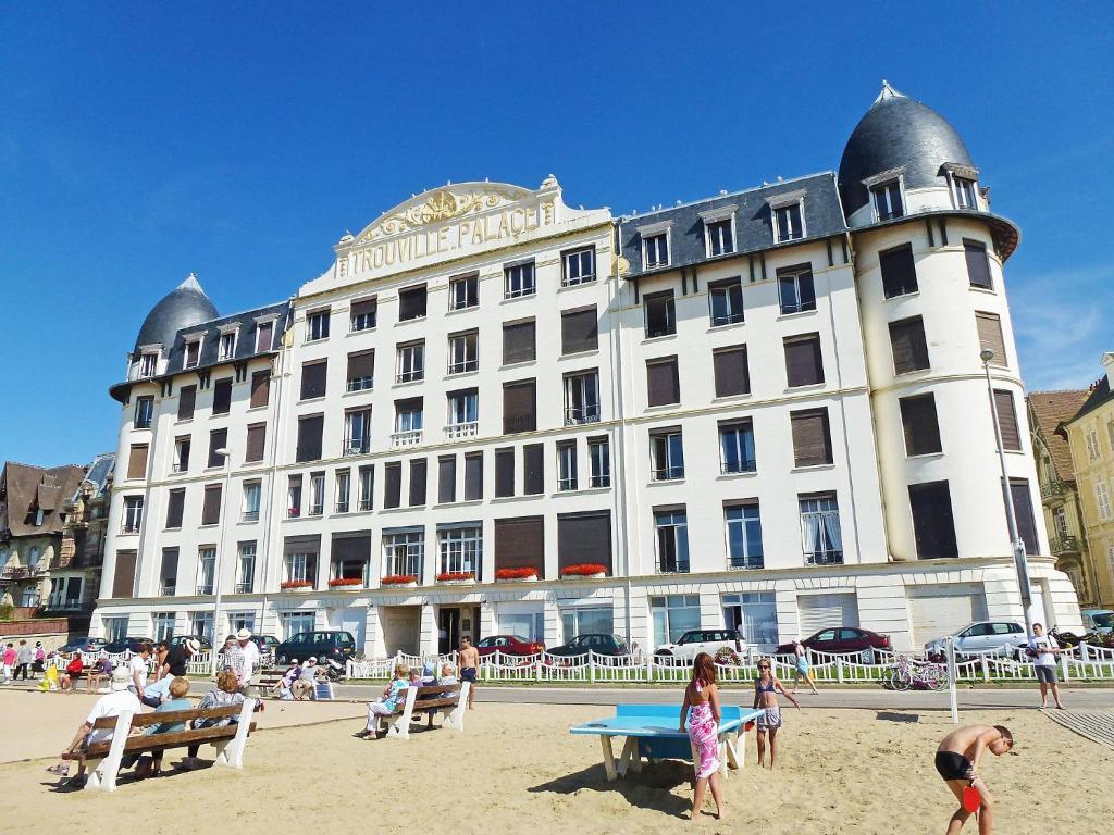 Paradis Les Pieds Sur Le Sable Trouville Palace Rom bilde