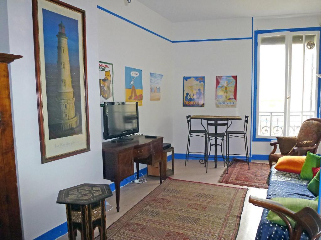 Paradis Les Pieds Sur Le Sable Trouville Palace Rom bilde